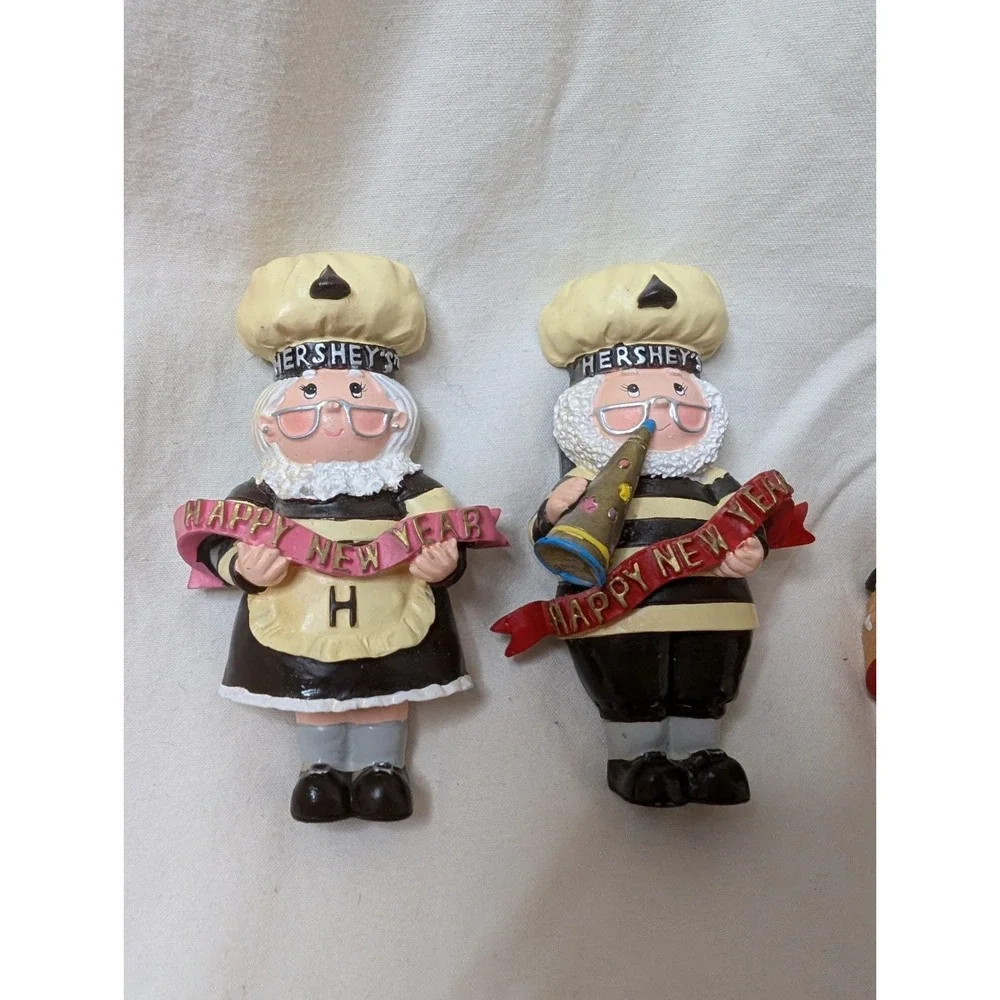 Hershey 's‎ Chocolate World Collectible Elf- 2 New Year magnets Valentine Figure